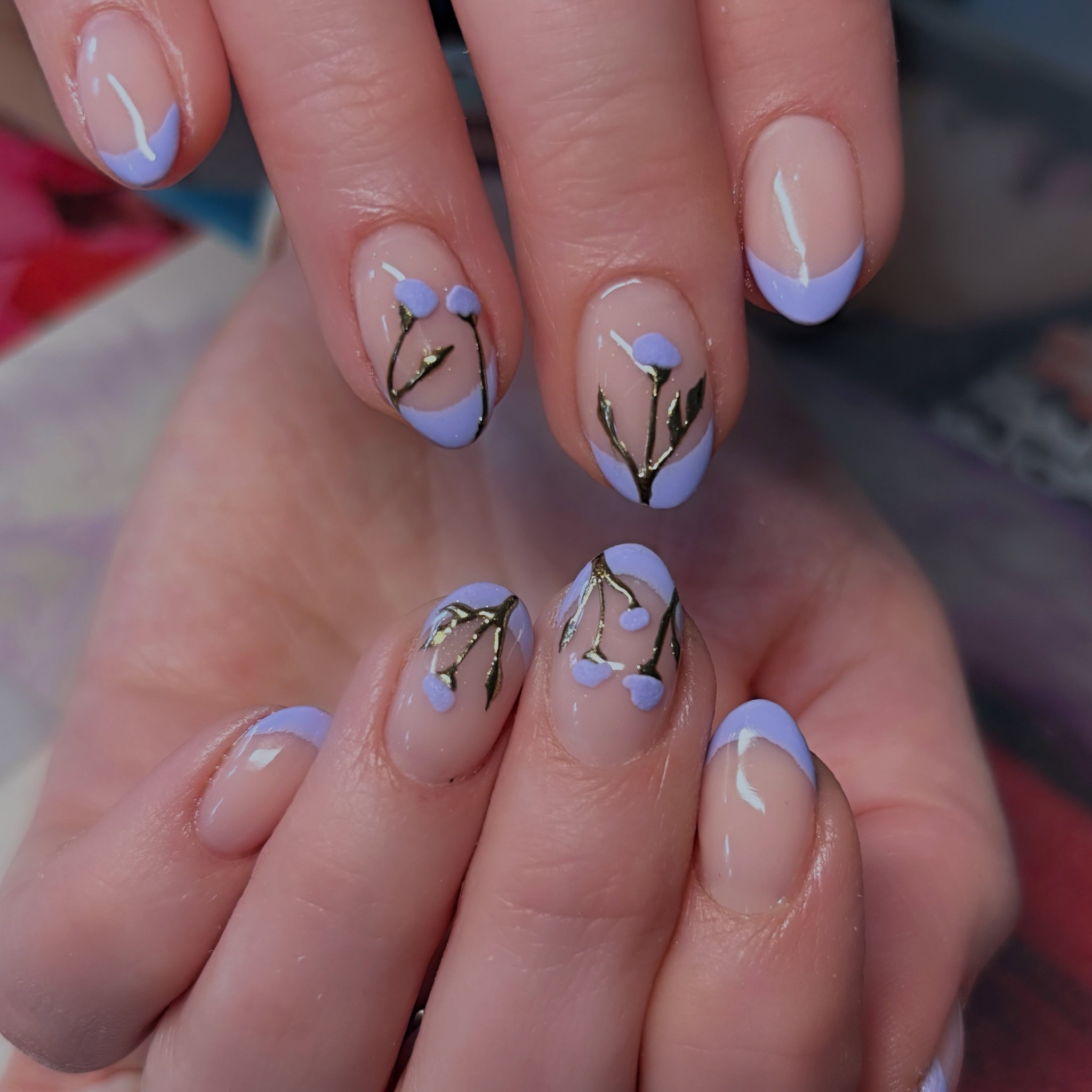 Lavendel French met handgetekende takjes en bloemetjes